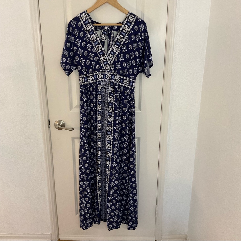 Elegant Navy Blue Floral Maxi Dress - Picture 5 of 12